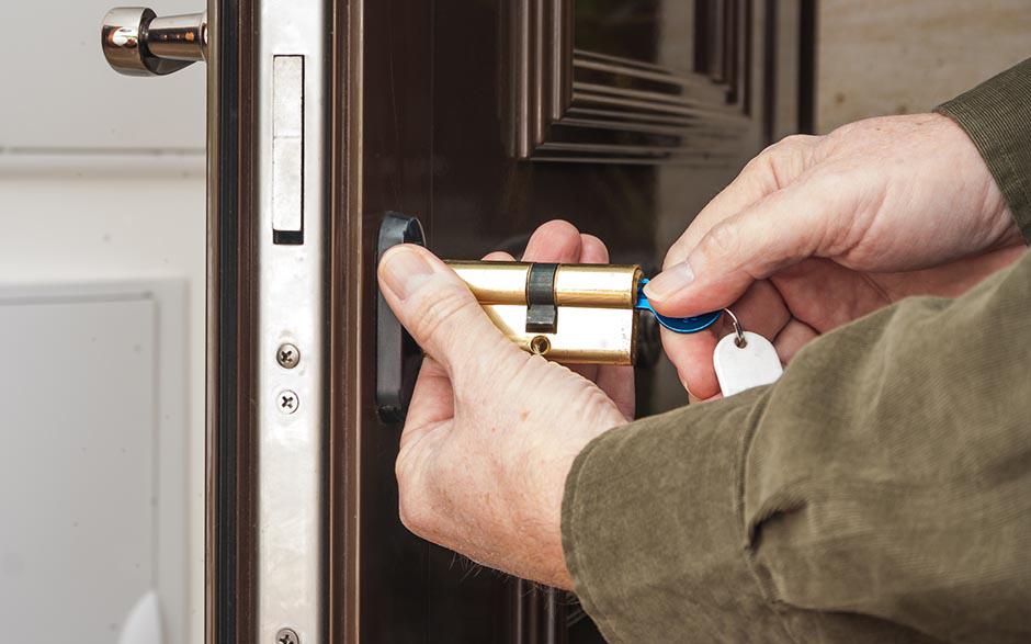 ouverture de porte claquée serrurier Chiry-Ourscamp